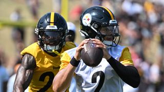 Could Justin Fields be Steelers’ Week 1 starter over Russell Wilson? (Fantasy Football). Photo by Barry Reeger, USA TODAY Sports