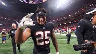 Week 8 Fantasy Flames RB: Get in gear with Allgeier (NFL). Photo by Brett Davis-Imagn Images