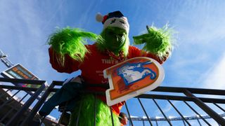 NFL Christmas Cash: A holiday parlay play  (NFL). Photo by Ron Chenoy-Imagn Images